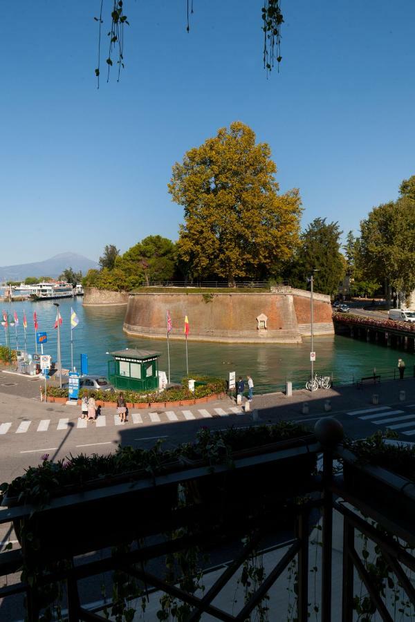 Hotel Relais Al Porto Peschiera del Garda Exterior foto